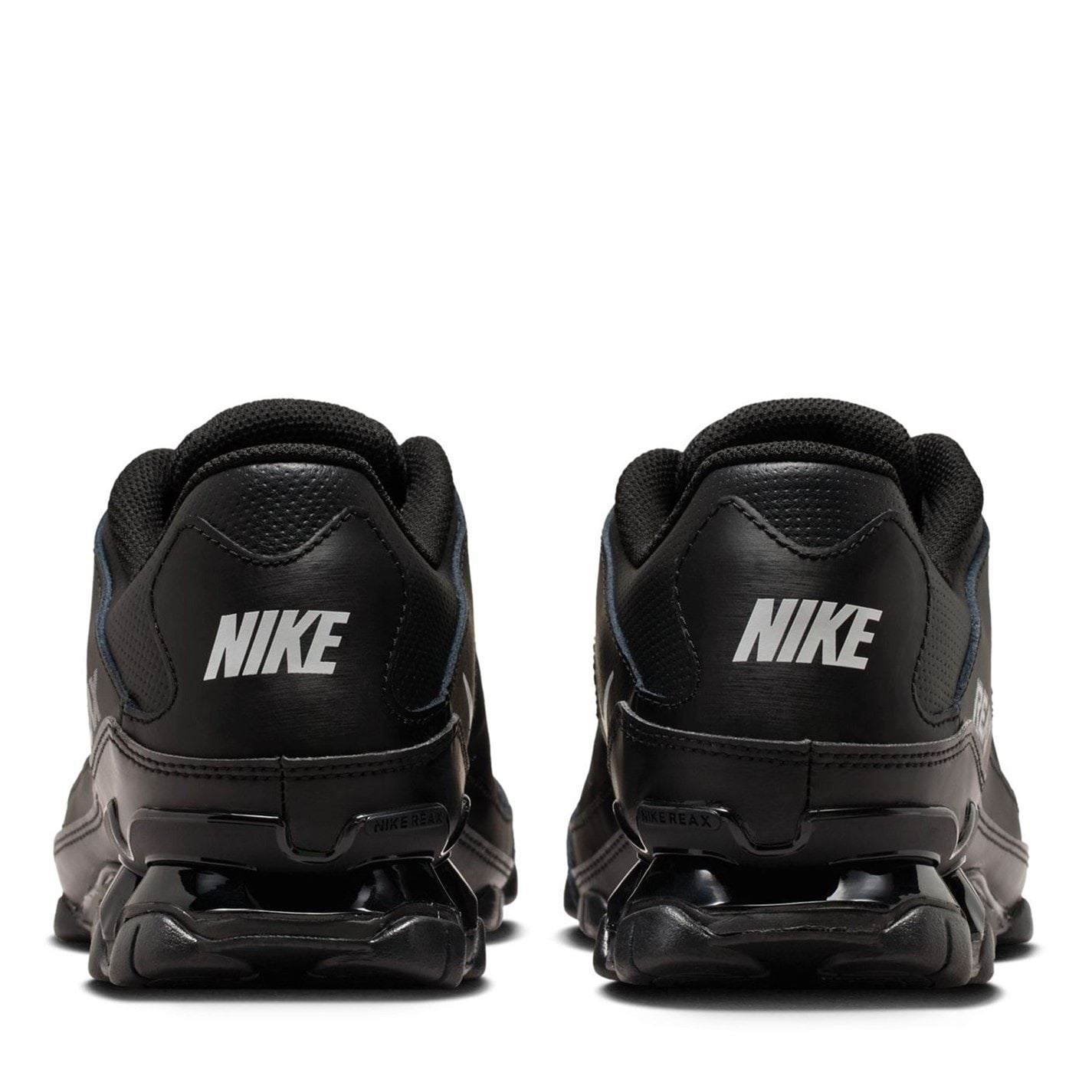 Nike Reax 8 TR Lace Up Low Top Sneakers