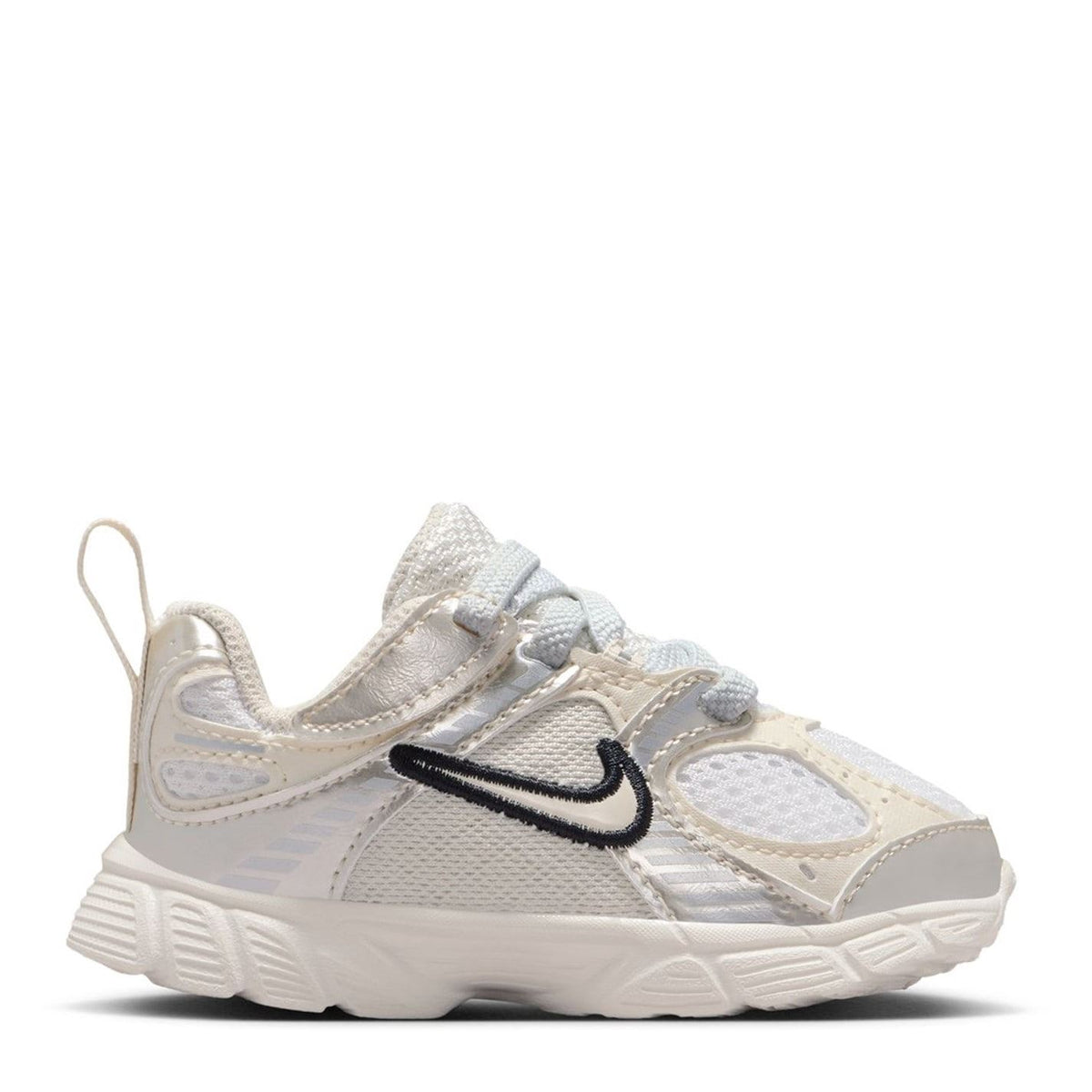 Nike V5 Runner Low Top Lace-Up Sneakers