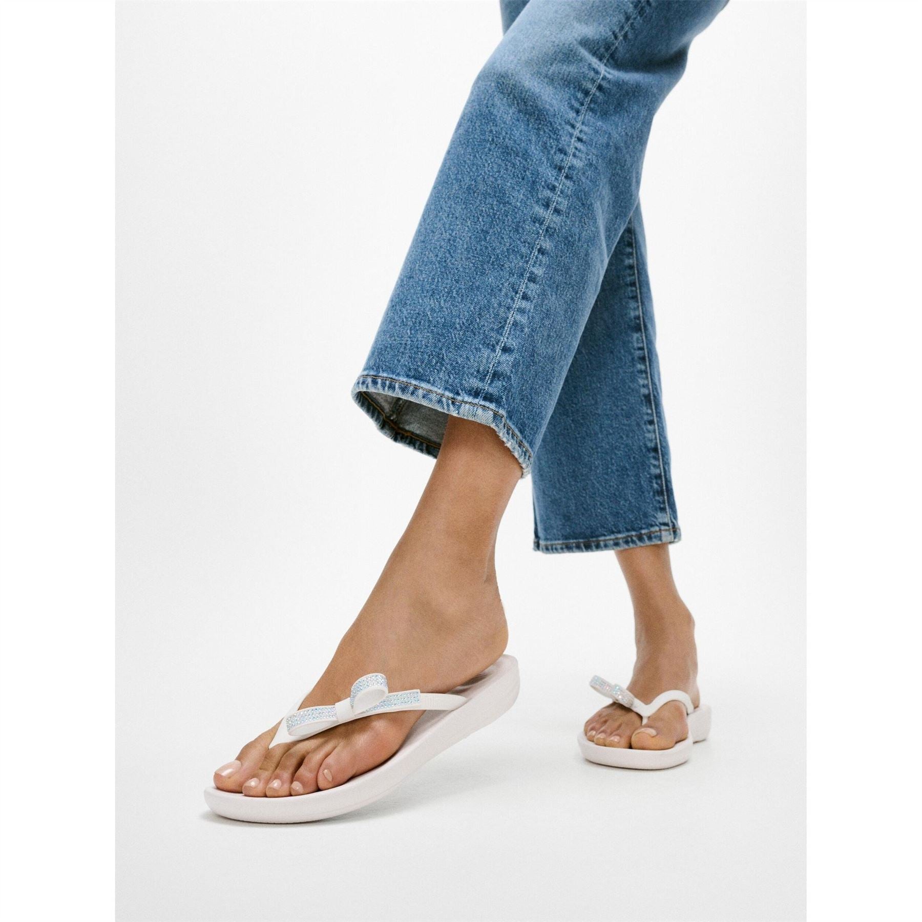 Fitflop Iqushion Bow Metallic Flip Flop Sandals