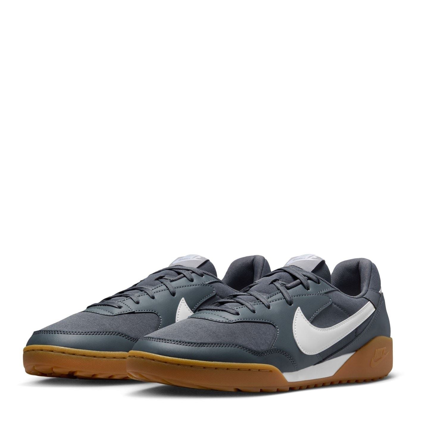 Nike Terra Manta  Round Toe Low Top Sneakers