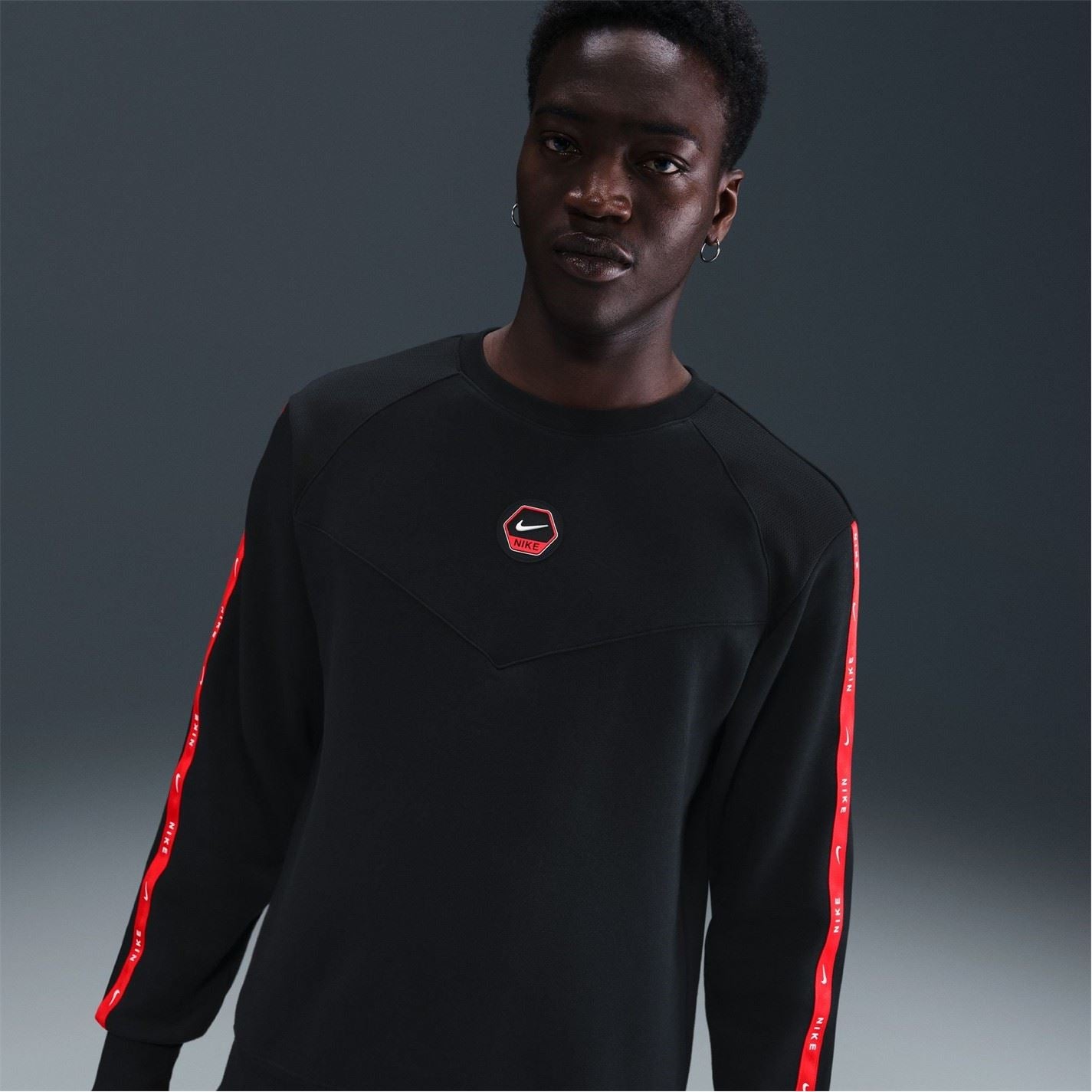 Nike Crew Neck Ribbed Collar Long Sleeve Raglan Sweatshirt